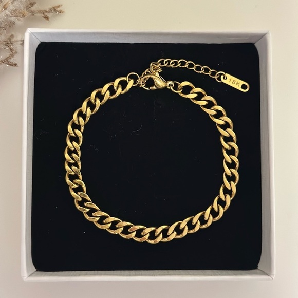 18K Gold Plated Chain Bracelet - Gold Jewelry - Picture 4 of 6